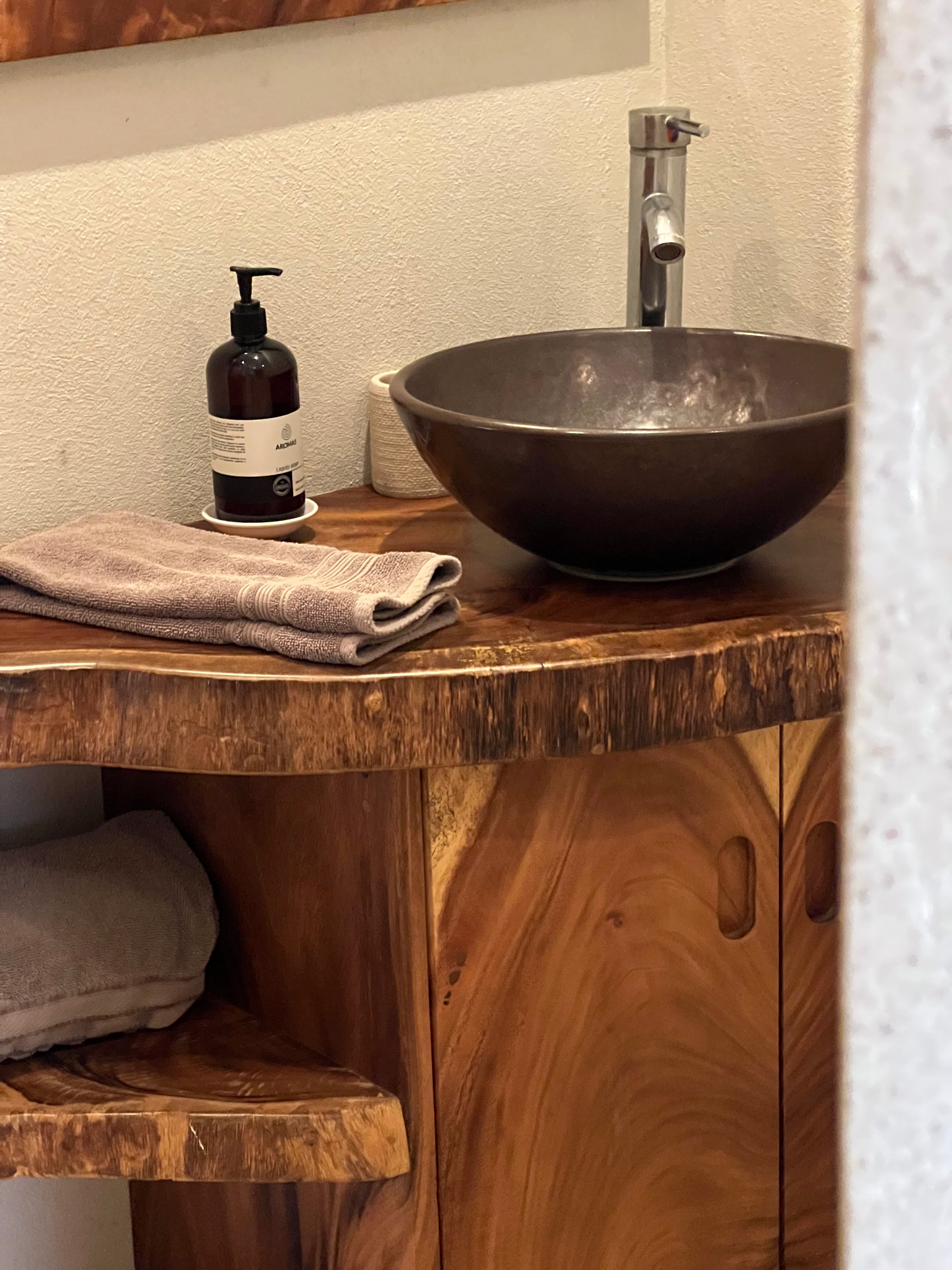 Private Room in Shared Bungalow with A/C (April 22-28, 2026)