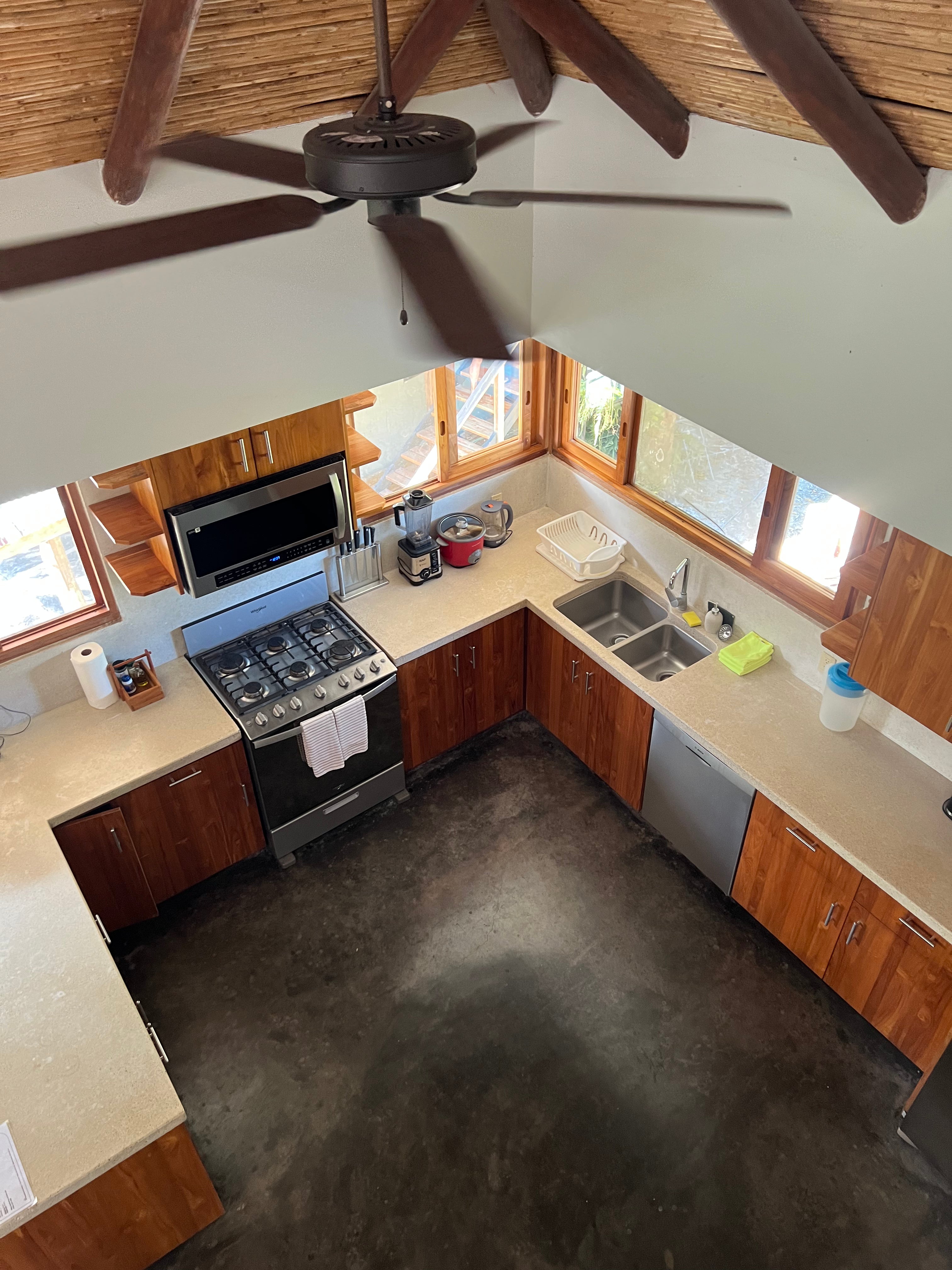 Pull-Out Couch in Shared Bungalow (April 22-28, 2026)